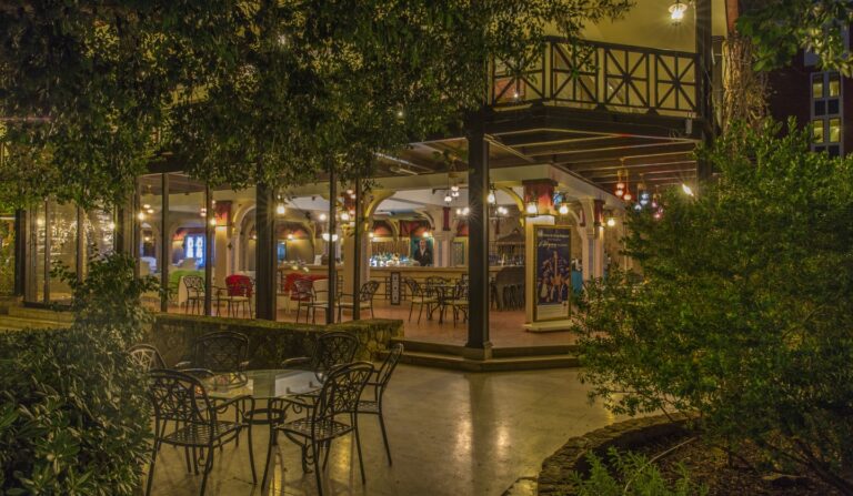 Merit Crystal Cove havuz bar